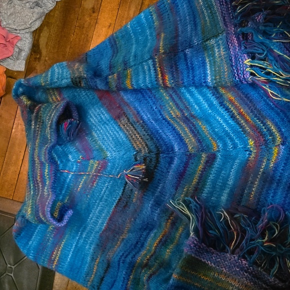 Alpaca poncho - Picture 1 of 3